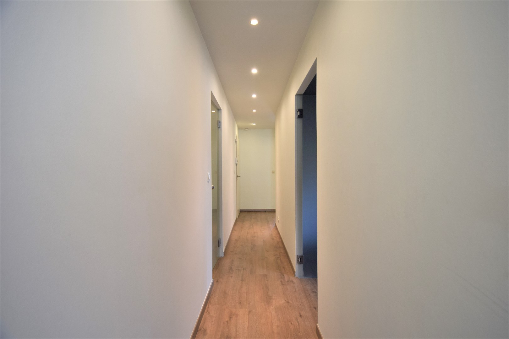 Twee slaapkamer appartement met dubbele autostaanplaats - foto 5