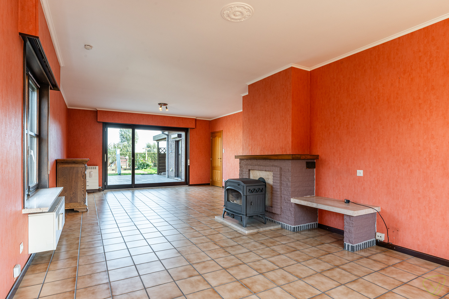 Charmant huis te koop op een gunsitge locatie in Oosteeklo - Perfect voor wie op zoek is naar een nieuwe thuis in alle rust! - foto 4