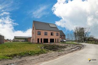 Hondenstraat 2C - Kruibeke Casco halfopen bebouwing (197 m²) met 5 tot 7 slaapkamers en 2 badkamers in Kruibeke. In deze woning in de Hondenstraat 2C...