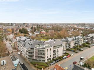 Goed gelegen casco-handelsruimte in het centrum van Waregem. <br />Mogelijkheid bijkopen van 4 parkeerplaatsen (€50.000)<br /><br />Info en/of bezoek na afspraak; guido@immobeguin.be / 0475/70.36.19