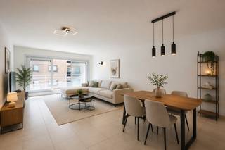 Op zoek naar een comfortabel appartement vlak bij zee? Dit lichtrijke gelijkvloers appartement combineert ruimte, comfort en een toplocatie!De...