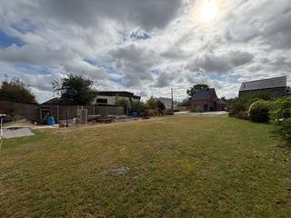 Deze bouwgrond van 476 m² is rustig gelegen in de Meergorenbaan te Mol-Sluis. Alle voorzieningen, zoals winkels, horeca, scholen en openbaar vervoer, bevinden zich op wandelafstand. Bovendien zijn zowel de grond als de omliggende gemeenten goed bereikbaar via de nabijgelegen Zuiderring (N71), N18 en N103.<br /><br />Beschrijving:<br />- Open bebouwing<br />- Oppervlakte: 476 m²<br />- Bestemming: woongebied<br />- Lot 1 op het opmetingsplan<br /><br />Voor meer informatie en de bouwvoorschriften contacteer ons via info@vastengoed.be of 014/72.73.74.<br /><br />Wenst u een gratis schatting van uw eigendom? Contacteer ons vrijblijvend voor een afspraak!