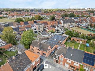 Bent u op zoek naar een ruime, functionele locatie voor uw activiteiten? Deze polyvalente ruimte van ongeveer 300 m² in Izegem biedt alle...