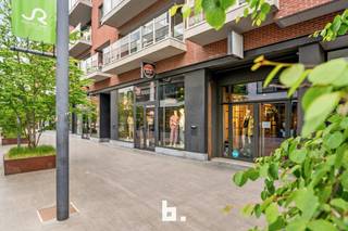 Ontdek deze unieke commerciële kans in het bruisende winkelcentrum van Roeselare!Deze ruime handelsruimte van 592 m², gebouwd in 2008, bevindt zich...