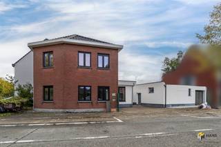 Gerenoveerd woonhuis (248 m²) met garage en magazijn in Bornem. Het pand geniet van een gunstige ligging langs de Puursesteenweg in Bornem: een...