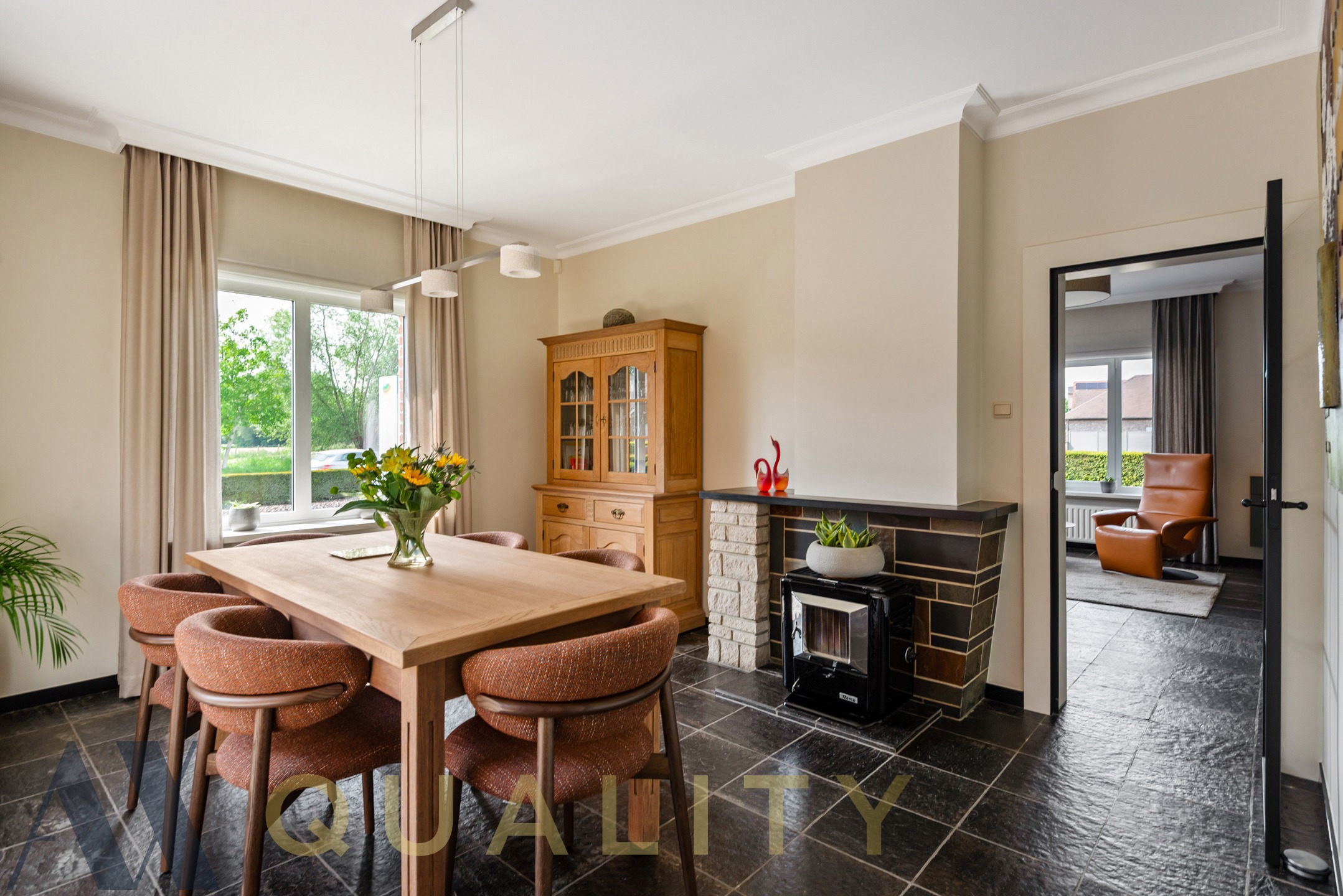 Instapklare villa/bungalow op ruim perceel van +/- 30 are. Met mogelh. tot aankoop van een aanpalende kantoorruimte. - foto 4