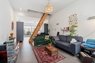 Deze gezellige woning bevindt zich in de rustige Limbastraat in Gent, vlak bij de prachtige groenzone van de Wondelgemse Meersen. Dankzij...