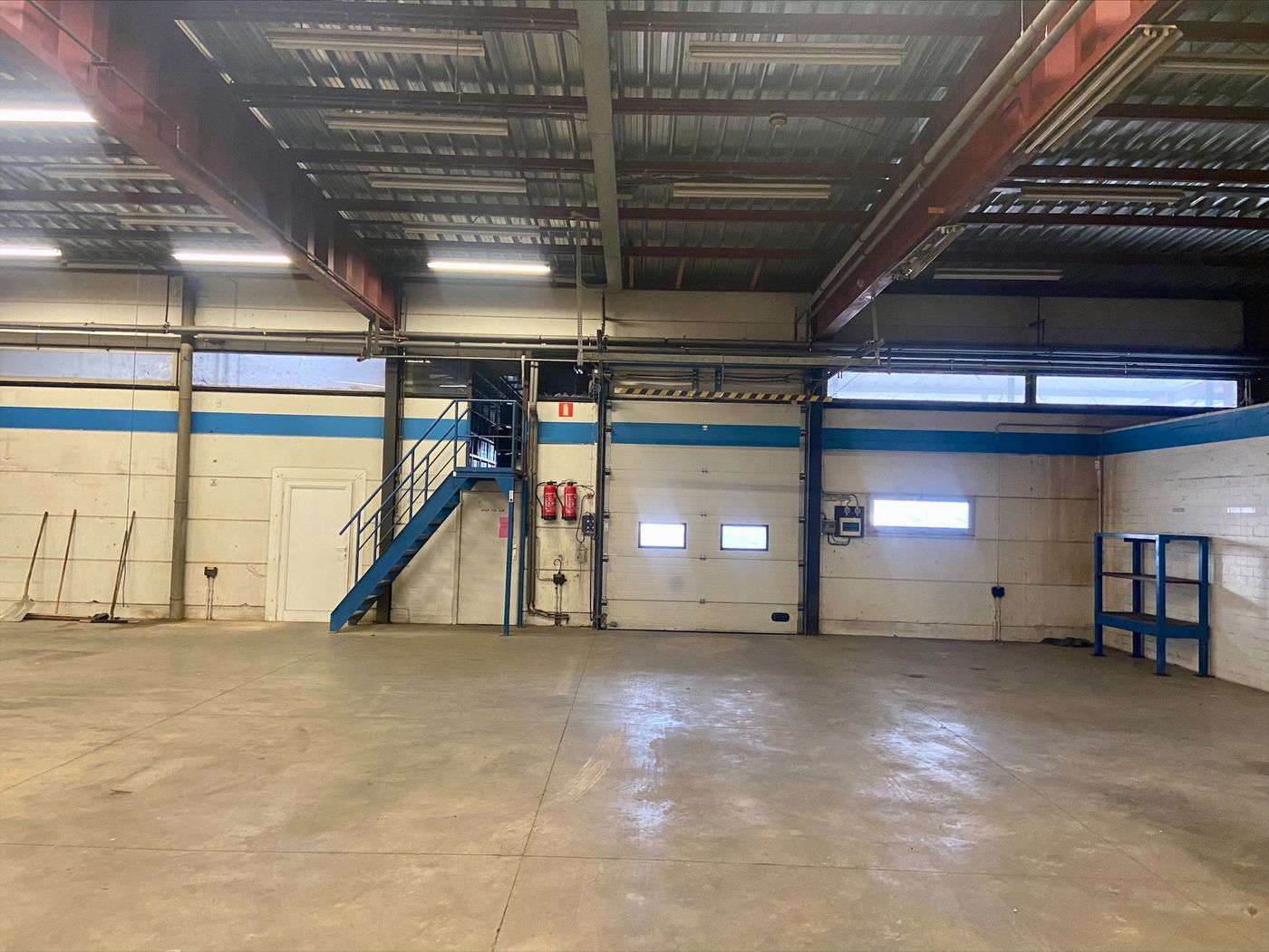 1.950 m² industriële ruimte/showroom op een terrein van 11.313 m² - foto 4