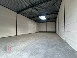 Nieuwbouw KMO-unit met een oppervlakte van 236 m² te koop vlak bij de Meensesteenweg met een onmiddellijke verbinding naar de A19 op- en afrit...