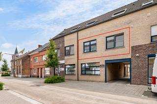 <br />Bent u op zoek naar een gezellige woonst op een centrale ligging...?, dan is dit charmant appartement/studio in het hart van Keerbergen beslist iets voor jou. De studio bevindt zich in een kleinschalig en verzorgd gebouw en geniet van een uitstekende ligging vlakbij winkels, openbaar vervoer en alle dagelijkse voorzieningen. <br />Troeven van deze eigendom:<br />✅ Centrale ligging in Keerbergen<br />✅ Kleinschalig en rustig project<br />✅ EPC-label B<br />✅ Praktische en gezellig studio<br />✅ Lift aanwezig<br /><br />Voor interactieve grondplannen met foto’s, ga naar www.wijns.be en klik op de knop “virtueel bezoek”.<br />Info & afspraak: ☎ 0473/33 33 39 ✉ johan@wijns.be