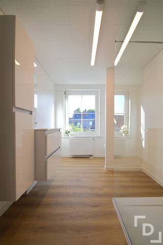 In de Sterrestraat te Ieper vinden we deze prachtig gerenoveerde gezinswoning.De woning is gelegen op een centrale, doch rustige locatie dicht bij...