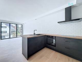 Tel: +32.475.71.63.52 / E-mail: matthieu.goffin@weinvest.be<br /><br />We Invest is proud to present this stunning, brand-new 2-bedroom souplex with private garden, ideally located at Rue Gatti de Gamond 305 in Uccle.<br /><br />Situated in a small condominium with low charges, the apartment comprises a fully equipped open-plan kitchen leading into the living room, offering a comfortable living space of 25 m². The living room provides access to a front terrace of approximately 2 m². The property also features a separate toilet, a first shower room, two bedrooms (11 m² and 14 m²), as well as a second shower room with WC.<br />At the rear, you will enjoy a pleasant private garden of approximately 35 m².<br />As the apartment is brand new and equipped with an individual boiler and a double-flow ventilation system (VMC), it offers excellent energy efficiency and living comfort.<br /><br />The property benefits from a strategic location in Uccle, in close proximity to numerous shops, supermarkets, schools and local services. Public transport is easily accessible, with several tram lines (4, 7) and bus lines (38, 41, 43) within walking distance, providing excellent connections to Brussels city centre and surrounding municipalities. The neighbourhood is also conveniently located near the Ring road, ensuring easy access by car. Several green spaces, restaurants and amenities complete the area.<br />A private parking space located directly underneath the apartment is mandatory and available for an additional €100/month.<br /><br />Rent: €1,400/month<br />Charges: €30/month (flat rate for maintenance and electricity of common areas)<br />EPC: B+<br /><br />Available immediately! A must-see property.<br />For more exclusive properties, visit www.weinvest.be