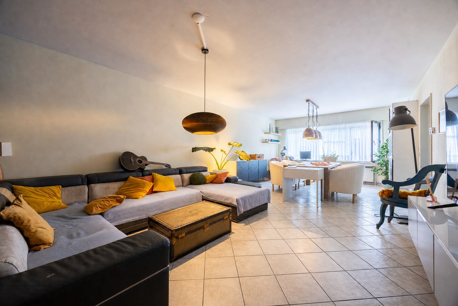 Gelijkvloers appartement met 3 slaapkamers en tuin - foto 1