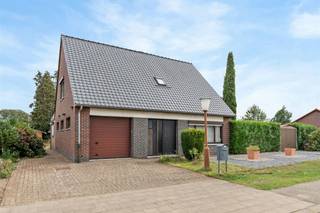 <p><span>Op te frissen OB met 4 slaapkamers rustig gelegen op een zonnig perceel van 7a 41 ca te Paal.</span></p><p><span> </span></p><p><span>Belangrijkste troeven:</span></p><p><span>- Centrale ligging doch rustige ligging in de nabijheid van de Millennium golf, autostrades, scholen en winkels.</span></p><p><span>- Op te frissen</span></p><p><span>- 4 slaapkamers</span></p><p><span>- EPC label D dus geen renovatieverplichting</span></p><p><span>- Zuidelijk georiënteerde tuin met tuinhuis</span></p><p><span>- Rolluiken</span></p><p><span>- Inpandige garage</span></p><p><span> </span></p><p><span>Bekijk zeker ook de foto's en de grondplannen met de afmetingen. Zo krijgt u van thuis uit al een perfect beeld van wat deze woning te bieden heeft!</span></p><p><span> </span></p><p><span>Wenst u meer info of een vrijblijvende bezichtiging, contacteer dan ons kantoor op het nummer 011 85 15 15 en wij helpen u graag verder.</span></p>