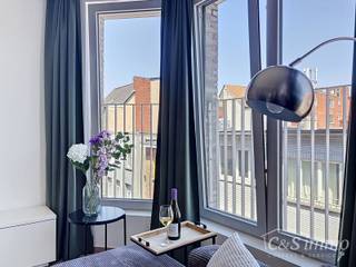 Beautifully maintained 2-bedroom apartment. Spacious and bright living room (approx. 30 m²) with parquet tiles, connected to an open kitchen...