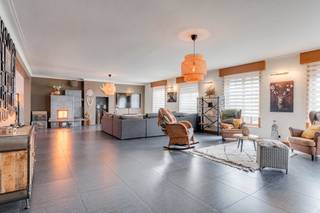 We Invest a le plaisir de vous présenter cette superbe maison aux prestations haut de gamme, idéalement située à Enghien, offrant 416 m² de...