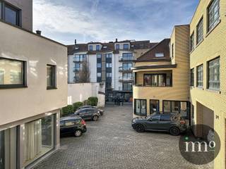 Jette : IMMO STORE stelt u dit AANGENAME appartement op de EERSTE verdieping in een RUSTIGE omgeving voor, VOLLEDIG WEG van de STRAAT, binnen...