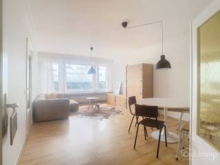 Dit verzorgde volledig ingerichte appartement bevindt zich vlakbij het bruisende Zurenborg met leuke cafés en het Boelaerpark voor een aangename wandeling. U betreedt het appartement via de inkomhal (ca.7m²) die voorzien is van kastruimte. De lichtrijke woonkamer (ca.34 m²) biedt een open zicht over Zurenborg. De aparte keuken (ca.9 m²) is voorzien van een inductievuur, oven, koelkast en daarnaast voldoende kastruimte. De keuken biedt toegang tot het terras (ca.4m²). De badkamer (ca.5m²) is voorzien van een dubbele lavabo en een ligbad, hier bevindt zich een wasmachine en droogkast. De nachthal (ca.6 m²) is voorzien van een vestiairekast en biedt toegang tot de 3 ruime ingerichte slaapkamers (16-11-11 m²).<br />Het appartement is voorzien van alle comfort en volledig bemeubeld.<br />Apart gastentoilet. Privatieve kelderberging. Ondergrondse staanplaats verplicht te huren aan 75 euro. Maandelijkse kosten 170 euro inclusief verwarming en water. Op wandelafstand van het station (Antwerpen-Berchem). Beschikbaar vanaf 1 december. Korte termijn verhuur tot 31 augustus 2026.