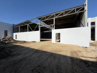 De nieuwbouw unit van 795m² maakt deel uit van het KMO-park ‘SCHIPDONK’. De site bevindt zich in de industriezone van Deinze en geniet van een vlotte...