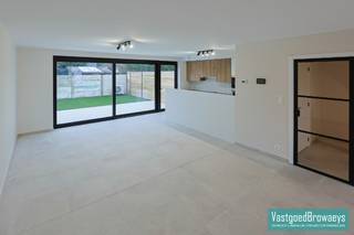 Deze energiezuinige woning is gunstig gelegen vlakbij het centrum van Zottegem, met een vlotte verbinding naar Gent. Ze biedt een perfecte...