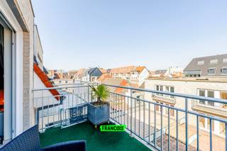 Op zoek naar een interessante investering of een zorgeloos appartement aan de kust? Dit instapklare duplex appartement, gelegen aan de...