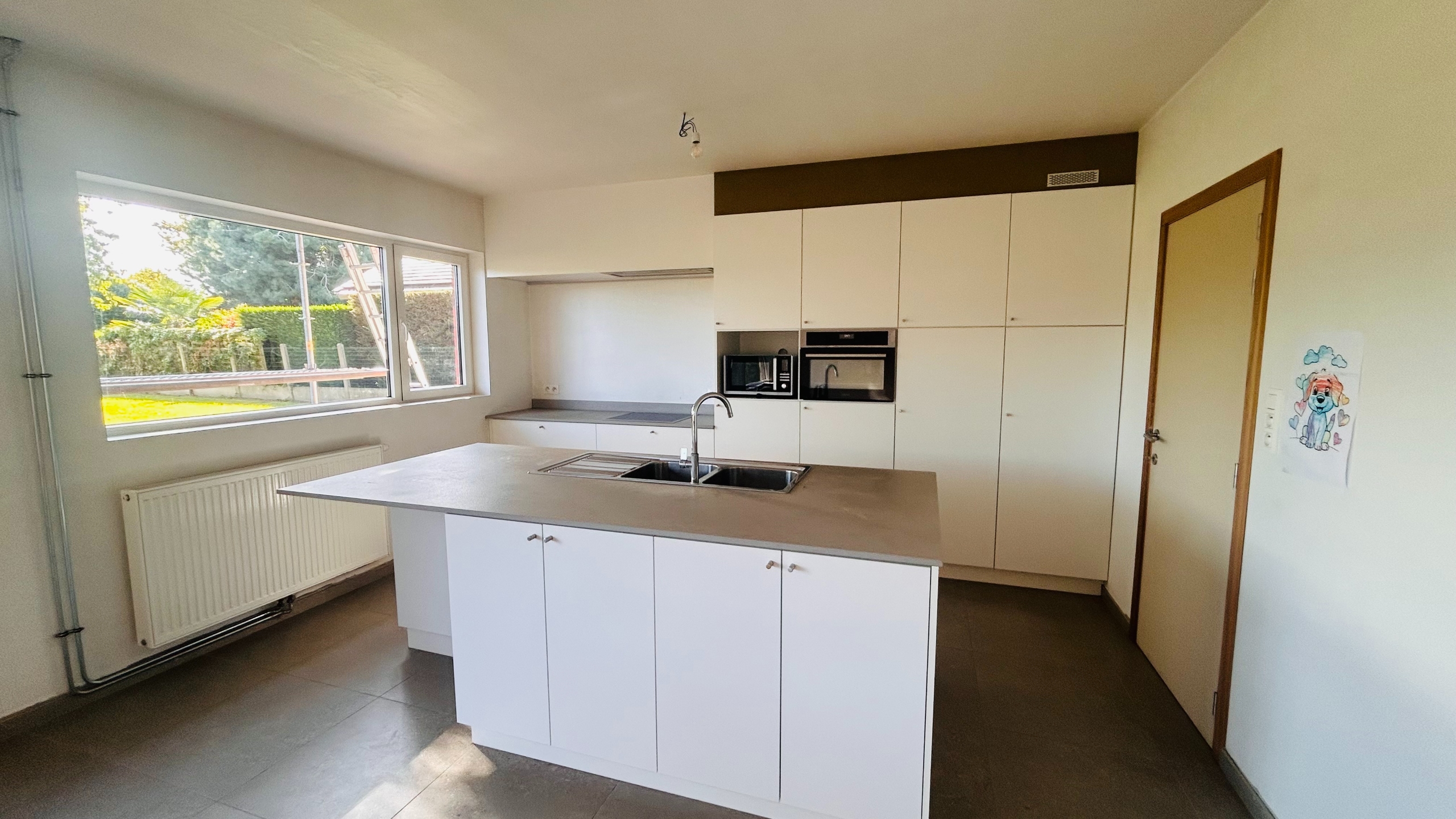 Ruime gerenoveerde gezinswoning met 4 slaapkamers en grote tuin nabij De Gavers - foto 4