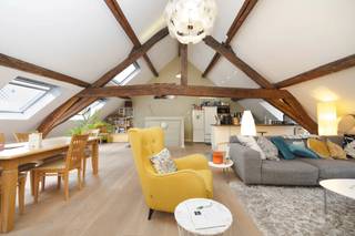 BRUSSEL, in het hart van de Clos des Chartreux, op een steenworp afstand van de Jardin aux Fleurs, presenteren wij dit prachtige, lichte...