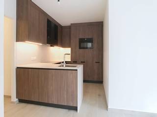 Het appartement werd recent gerenoveerd en is gelegen op de eerste verdieping. Er zijn twee lichtrijke slaapkamers, een volledig geïnstalleerde keuken, badkamer met inloopdouche en lavabo. Er is in de inkomhal een berging met aansluiting voor een wasmachine. Er is tevens een gemeenschappelijke fietsenberging in het gebouw! Het appartement wordt onbemeubeld verhuurd. Indeling:- inkomhal- leefruimte met open geïnstalleerde keuken - berging met aansluiting wasmachine- badkamer met inloopdouche en lavabo- gastentoilet - slaapkamer 1 (7m2)- slaapkamer 2 (14m2)Troeven:- toplocatie in centrum Middelkerke!- instapklaar en lichtrijk appartement- hoogwaardig afgewerktAlgemene onkosten: €50/maand + voorschot verwarming: €75/maand.Onmiddellijk beschikbaar. Ben je geïnteresseerd in dit pand te huur in Middelkerke? Ga naar de website www.dewaele.com, klik op het pand dat je wenst te huren. Via de rode knop "vraag je bezoek aan" vragen we u kort een profiel in te vullen. Daarna nemen we contact op voor een bezoek. Telefonisch kunnen er geen afspraken gemaakt worden.
