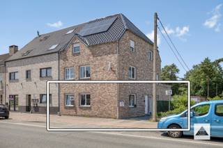 Op vlot bereikbare ligging aan de Oude Baan ligt dit gelijkvloerse appartement met 2 slaapkamers, gebouwd in 2003. Bij het appartement hoort...