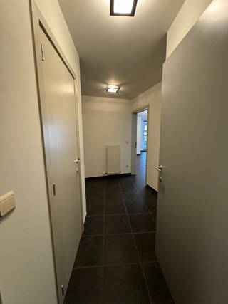 Kraaknet ruim appartement(±100m²) rustig gelegen aan de achterkant van het gebouw en op wandelafstand van Grote Markt. Groot, zonnig terras!...