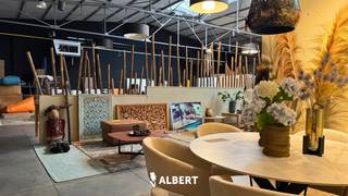 Located at an excellent commercial location in Ninove, with easy connections to Brussels, Brakel and Aalst, we are pleased to offer this spacious...