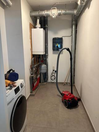 Dit ruim gelijkvloers appartement beschikt over een bewoonbare oppervlakte van ca. 120m² en combineert een praktische indeling met...