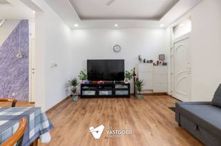 <p><span>Recent gerenoveerde woning (172m²) met 3 slaapkamers en gezellige stadstuin te Molenstede.</span></p><p><span> </span></p><p><span>Belangrijkste troeven: </span></p><p><span>- Gelegen in trajectcontrole en zone 50 dus rustige ligging</span></p><p><span>- 3 slaapkamers</span></p><p><span>- Gerenoveerd in 2020</span></p><p><span>- Airco in de woonkamer</span></p><p><span>- Zuidwest-gerichte tuin</span></p><p><span>- Volledig onderkelderd</span></p><p><span>- Aparte berging</span></p><p><span>- Elektriciteit vernieuwd en conform gemaakt</span></p><p><span> </span></p><p><span>Bekijk zeker ook de grondplannen met de afmetingen. Zo krijgt u van thuis uit al een perfect beeld van wat deze woning te bieden heeft!</span></p><p><span> </span></p><p><span>Wenst u meer info of een vrijblijvende bezichtiging, contacteer dan ons kantoor op het nummer 011 85 15 15 en wij helpen u graag verder.</span></p>