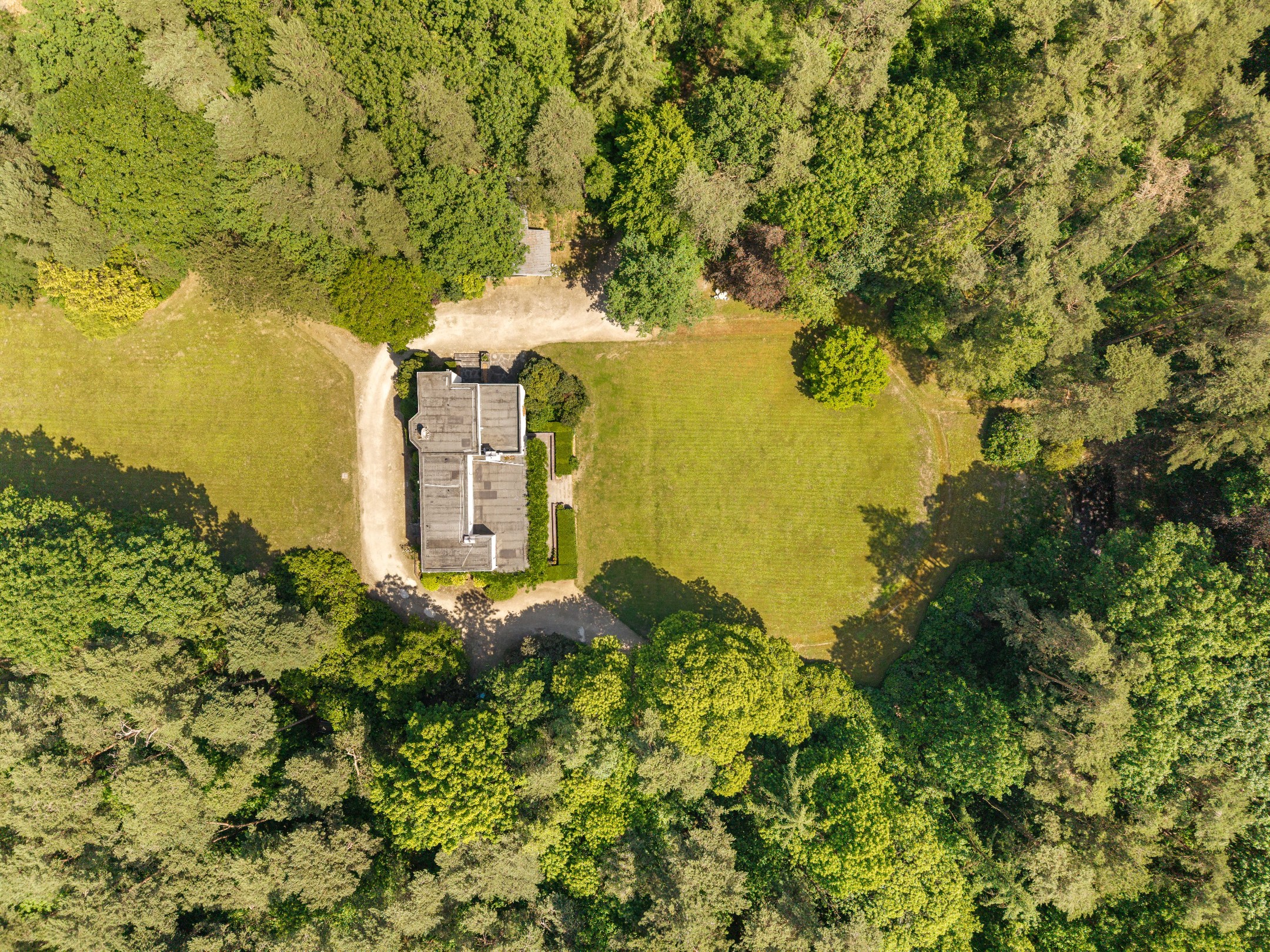Unieke villa op een uitzonderlijk domein van ca. 8,4 ha - foto 4