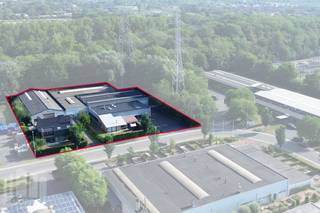 <strong>Uitzonderlijke bedrijfssite van 5.530 m² te koop</strong> langs de <strong>Lieven Bauwensstraat</strong> in de <strong>industriezone Waggelwater te Brugge</strong>.<br /><br />Deze bedrijfssite geniet een absolute topligging in één van de meest gegeerde bedrijvenzones van Brugge. <br /><br />De site heeft een totale oppervlakte van 5.530 m² en is momenteel bebouwd met in totaal ca. 2.847 m², bestaande uit twee woningen, diverse loodsen, kantoorruimtes en een showroom. Dankzij de ruime perceeloppervlakte biedt deze eigendom tal van mogelijkheden voor toekomstige bedrijfsactiviteiten of herontwikkeling.<br /><br />Daarnaast beschikt de site over een ruime parkeergelegenheid op eigen terrein en geniet ze van een uitstekende bereikbaarheid dankzij de vlotte verbinding met de Expresweg (N31), de E40 en de Brugse binnenhaven.<br /><br />De verkoop gebeurt <strong>via een aandelentransactie.</strong><br />De vooropgestelde waarde (€ 2.500.000) is de vastgoedwaarde, deze zal gebruikt worden als basis voor de berekening van de waarde van de aandelen.<br /><br />EPC-attesten:<br />20260623-0030726811-NR-1 (industrieel gedeelte met kantoren en showroom)<br />20260621-0003899427-RES-1 (woning 1)<br />20260624-0003902559-RES-1 (woning 2)<br /><br />Contacteer <strong>PANORAMA B2B</strong> voor inlichtingen, plannen of een vrijblijvend plaatsbezoek via <strong>0479 70 70 73</strong>.