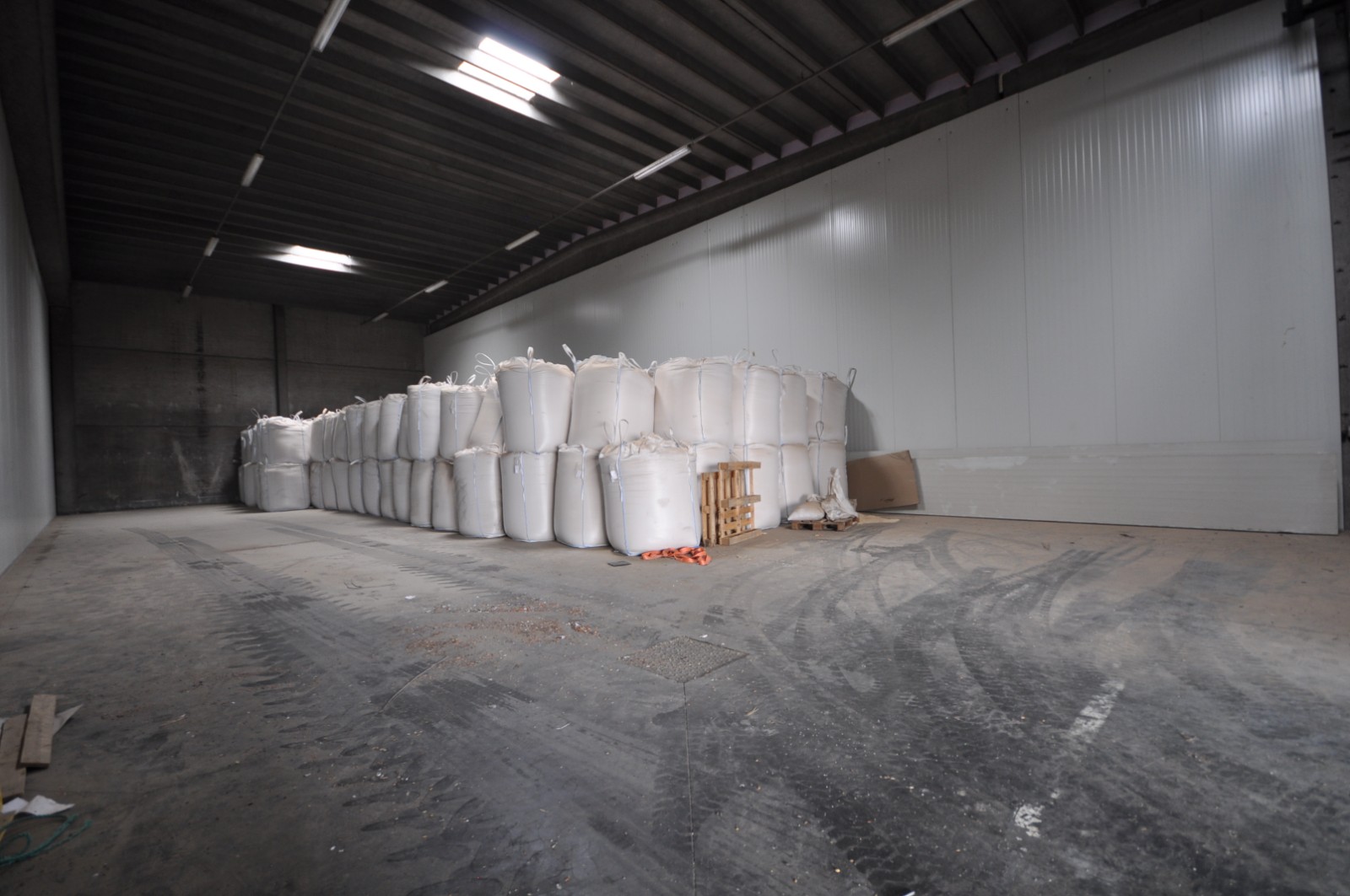 Magazijn van 525 m² gelegen te Avelgem, deelgemeente Kerkhove. - foto 3