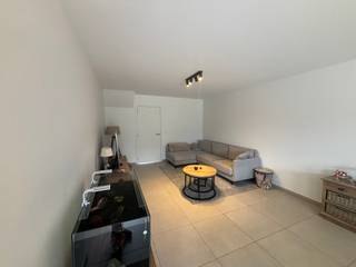 ! DEZE WONING IS VRIJ VANAF 1 OKTOBER 2025 !Gelegen in het centrum van Pittem vinden we deze energiezuinig nieuwbouwwoning met 3 slaapkamers. Alle...