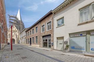 Maison rafraîchie et prête à emménager à vendre au cœur d’Asse ! Cette charmante maison deux façades sur un terrain de 70 ca offre un cadre de...