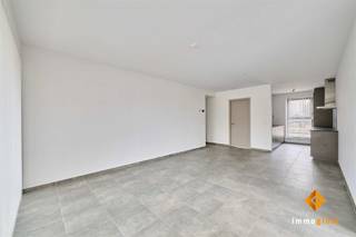 Dit recente 1-slaapkamerappartement is gelegen op de eerste verdieping van een statig appartementsgebouw. Indeling; inkomhal, apart toilet, berging,...