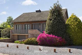 Voor meer info en foto’s, surf naar www.swevers.be – Deze open bebouwing op Koerselsebaan 145 in Heusden-Zolder combineert ruimte, functionaliteit...