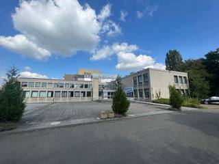 Kantoorgebouw gelegen op de Maastrichtersteenweg, vlakbij de Grote Ring in Hasselt. Dit gebouw heeft een oppervlakte van 6400m² en beschikt...