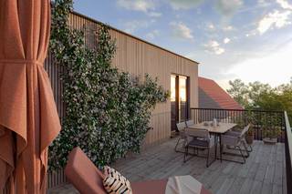 Deze penthouse van ca. 110 m² bevat 2 slaapkamers en bevindt zich op de bovenste verdieping van blok A, gelegen aan de Liersesteenweg 212 te...