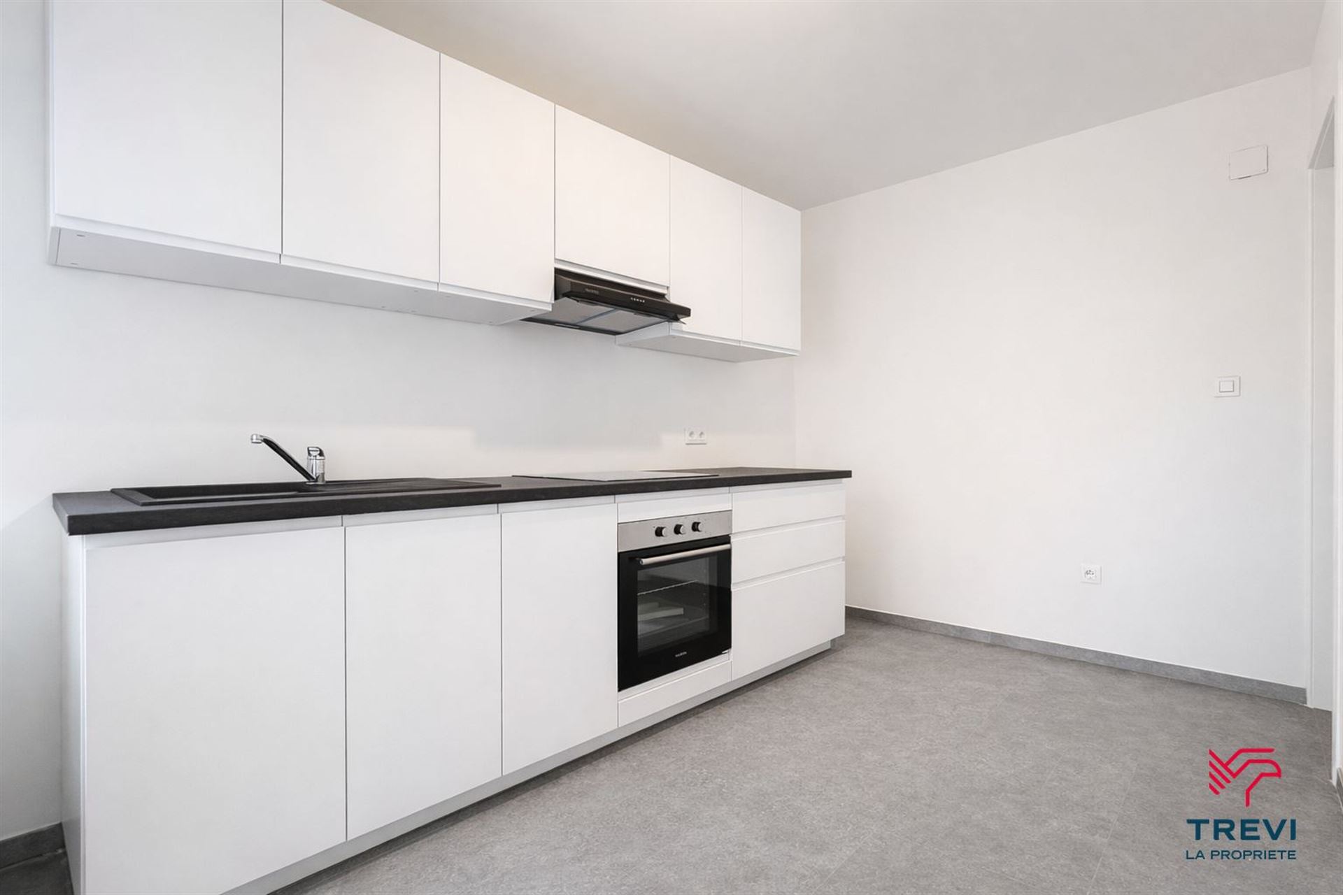 Studio rénové avec entrée indépendante – Centre de Thuin - photo 5