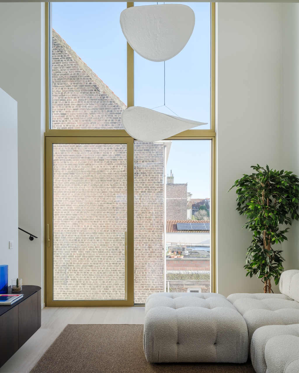 Architectural new-build townhouse with water views and multiple terraces. - photo 4