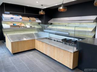 Deze voormalige groenten- en fruithandel is te huur. Alle infrastructuur is nog aanwezig!INDELING * ingerichte winkel met koeltoog en rekken *...