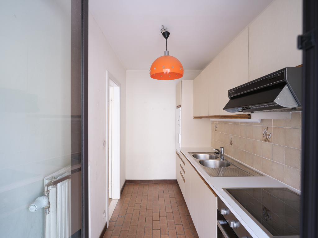 Regio Gent Zuid - Lichtrijk, op te frissen drieslaapkamer-appartement gelegen in een zijstraat van de muinkkaai met zicht op het water. - foto 5