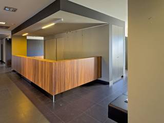 Representatieve kantoorruimte met een oppervlakte van 322 m², inclusief een praktische berging van 18 m².Deze uitmuntende locatie bevindt zich in de...