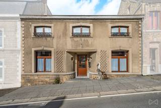 We Invest Huy vous présente cette grande maison d’habitation d’une superficie habitable de 270m2 située en plein cœur de Modave. Idéale pour...