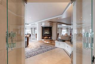 In hartje Hoogstraten presenteren we u dit uitzonderlijk royaal appartement, een residentie die qua ruimte, afwerking en beleving haar gelijke...