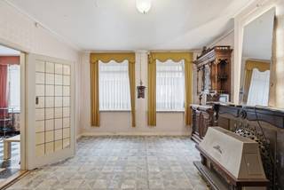 <p>CONTACT: Isaak at +32 468 02 26 50 or via Isaak@vicusvastgoed.be</p>
<p>FOR SALE<br />ASKING PRICE: Private sale by the owner<br />EPC rating: Label F (594)<br />Mobiscore: 8.0</p>
<p>Located just a stone’s throw from the vibrant market square of Eeklo, this characterful home offers a unique opportunity to live in the heart of the city. With 5 to 6 spacious bedrooms and a wealth of possibilities, this property is ideal for families looking for space and comfort.</p>
<p>Upon entering, you are welcomed by a generous entrance hall that leads into the living area. There is a separate dining room located next to the kitchen. Both the kitchen and dining area open onto the inner courtyard, which leads to a practical bicycle storage room accessible from a side street.</p>
<p>The first floor features 3 full-sized bedrooms and a bathroom.</p>
<p>The spacious attic, accessible via a fixed staircase, currently includes 2 additional bedrooms, with plenty of room for further expansion or customization to suit your needs.</p>
<p>With a thorough interior renovation, this stately house can be transformed into a stunning city residence that retains its historical charm while offering modern comfort.</p>
<p>Don’t hesitate to contact us for more information or to schedule a viewing.</p>
<p>CONTACT: Isaak at +32 468 02 26 50</p>